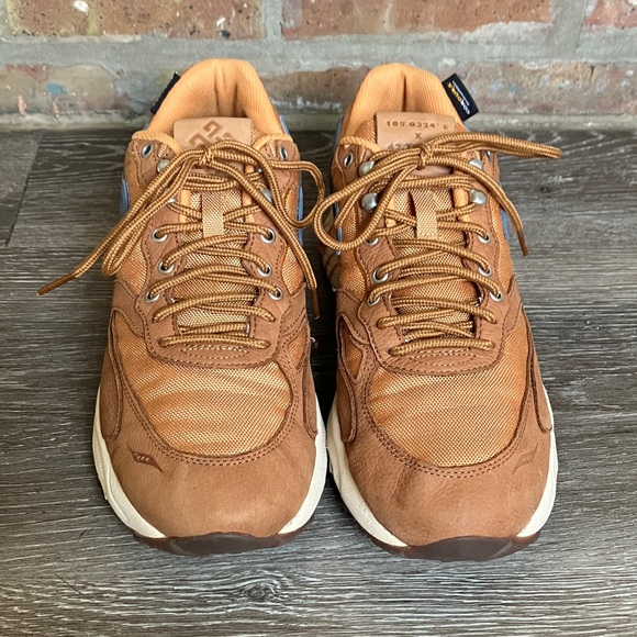 Saucony 3D Grid Hurricane
Endless Knot - Picture 3 of 17